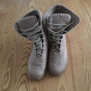 BROWN LACE UP BOOTS